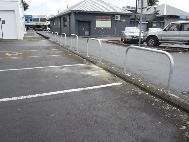 Vehicle Barrier / Bollards3